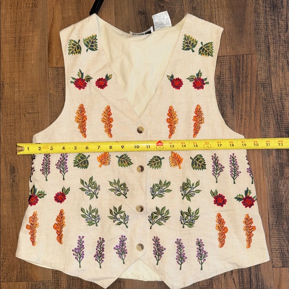 Casey & Max Floral Embroidered Cream vest - Picture 8 of 10